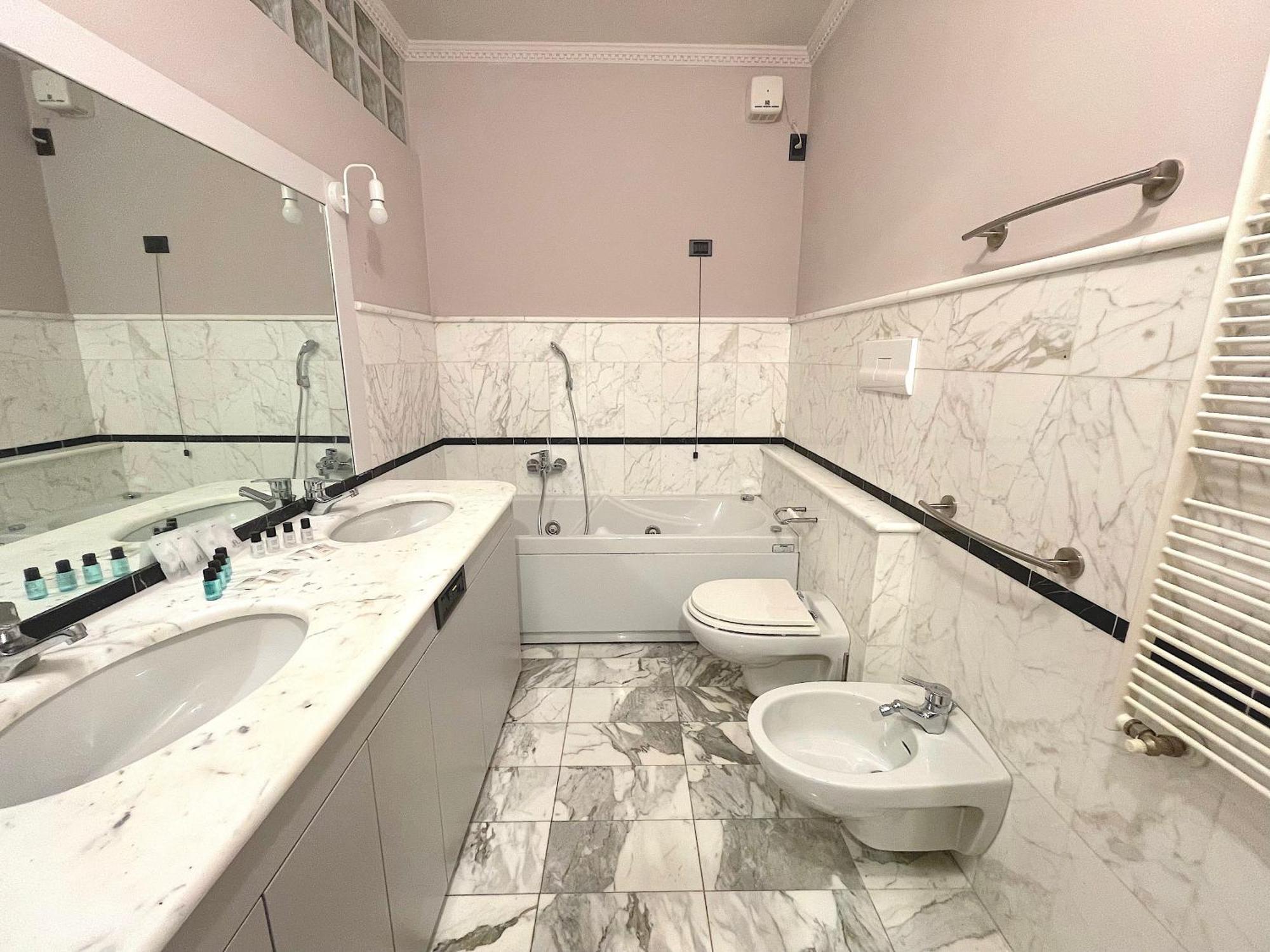 Best View Boutique Apartments 베르가모 외부 사진